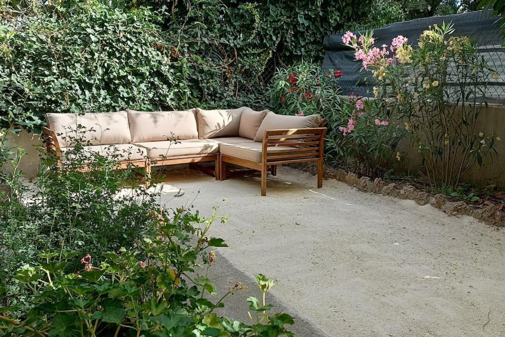 Grand Appartement, 2 Chambres Et Jardin Nîmes Zewnętrze zdjęcie