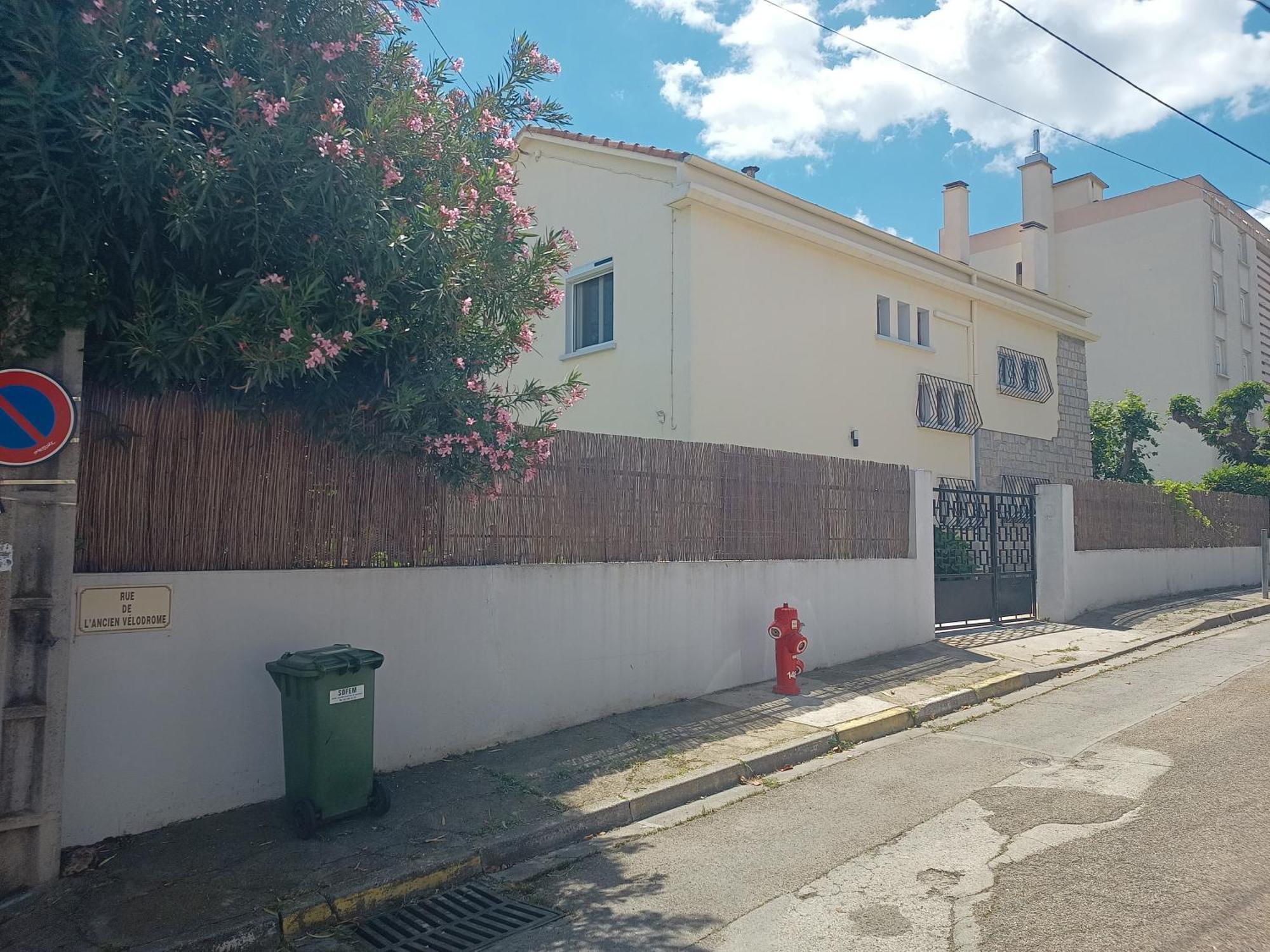 Grand Appartement, 2 Chambres Et Jardin Nîmes Zewnętrze zdjęcie