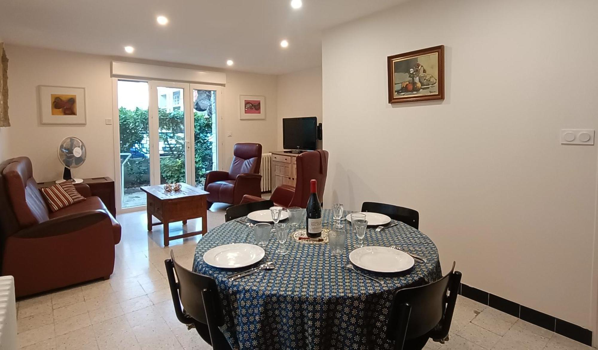 Grand Appartement, 2 Chambres Et Jardin Nîmes Zewnętrze zdjęcie